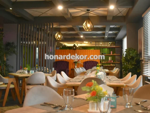 طراحی و دکوراسیون داخلی رستوران سنتی در شمال تهران